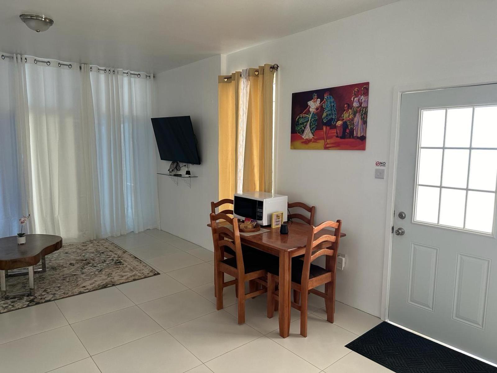 Eldorado Guesthouse & Car Rental Розо Стая снимка