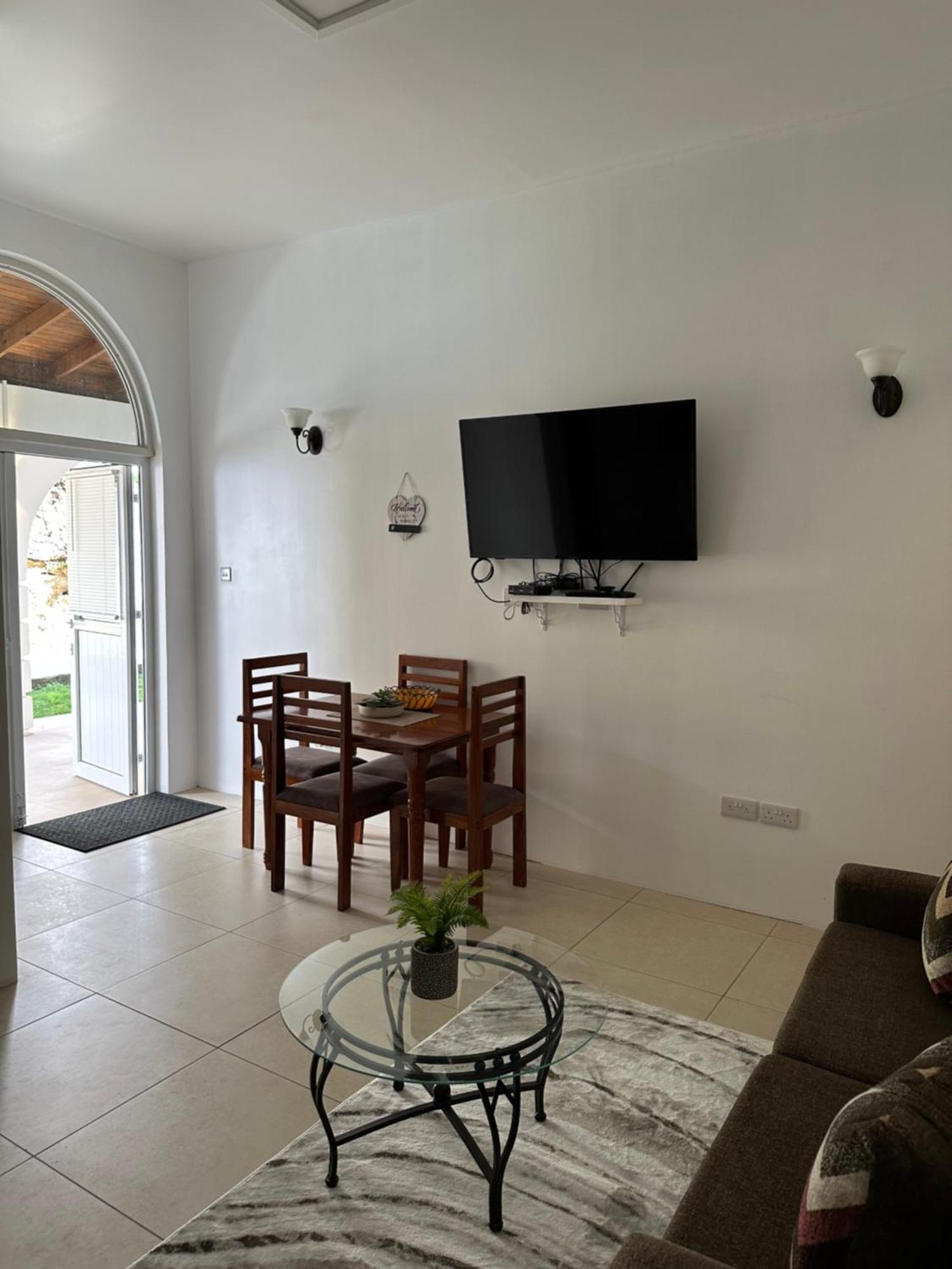 Eldorado Guesthouse & Car Rental Розо Екстериор снимка